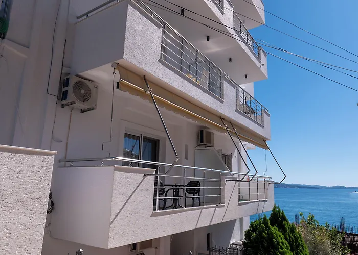 Hotel Erioni Comfort Hotel 3*